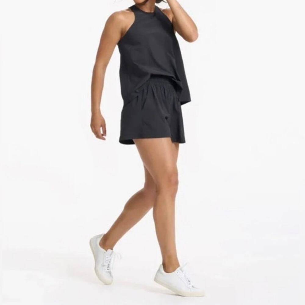 Vuori Villa Black Shorts size Large
